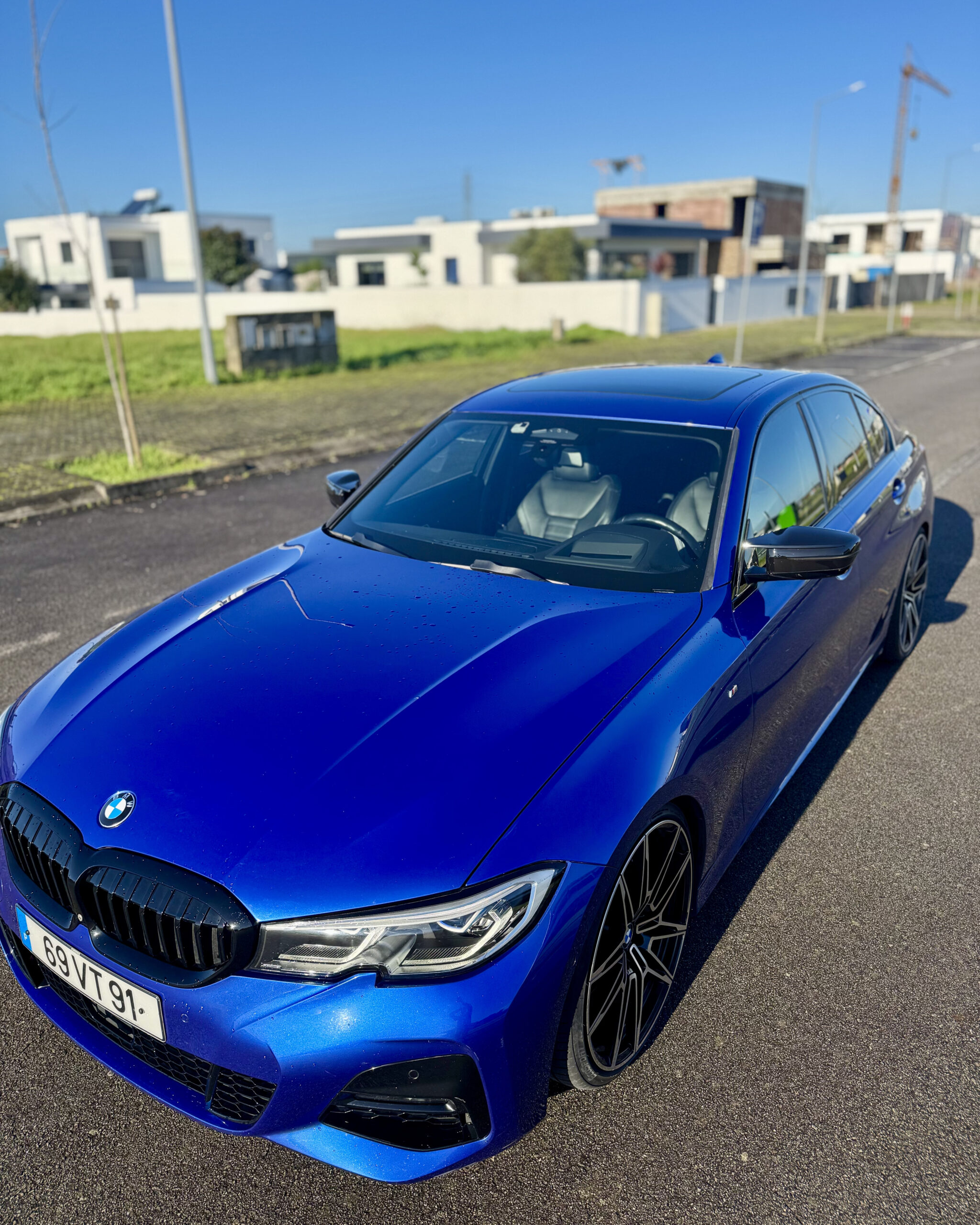 
								BMW 330i Pack M Performance completo									