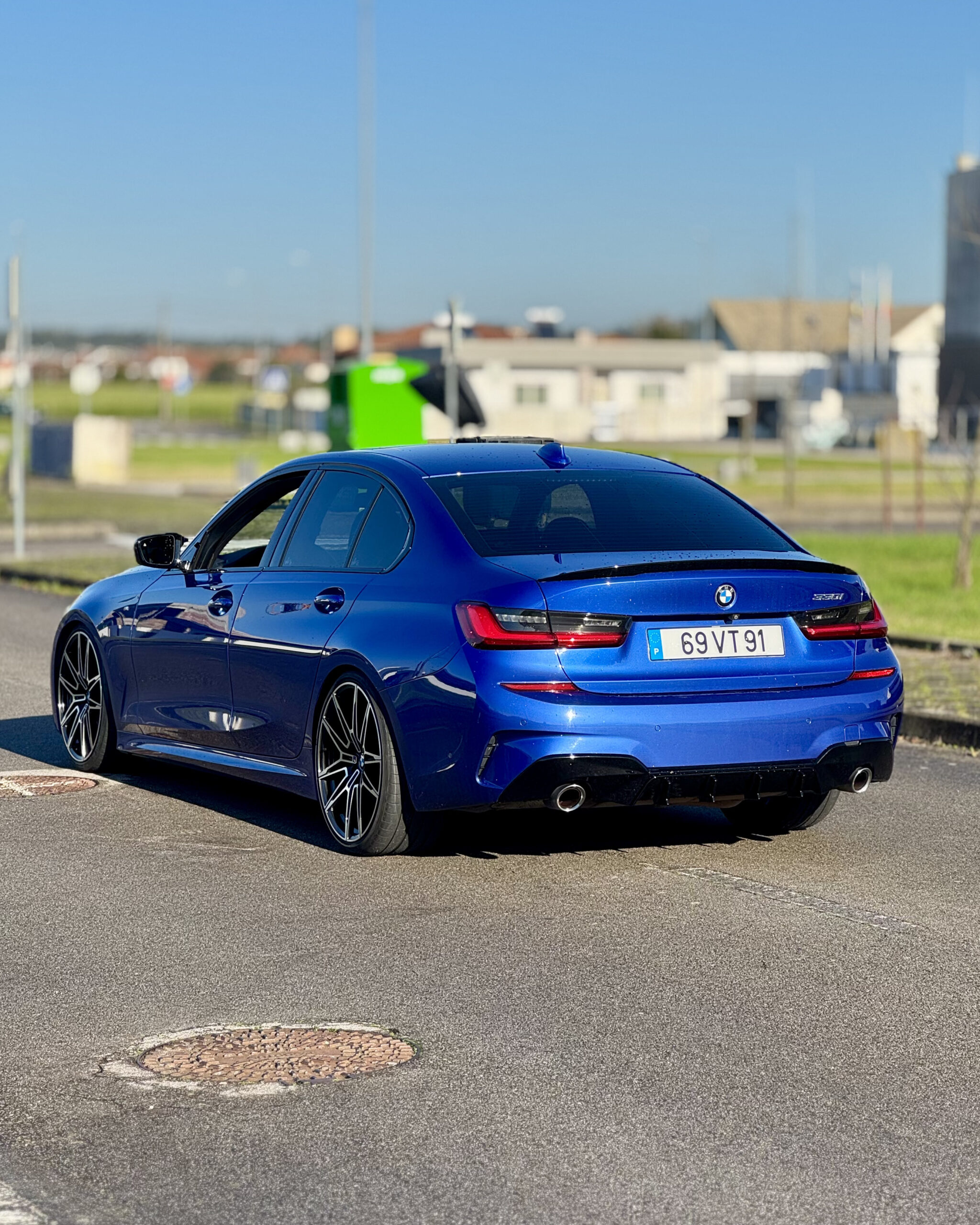 
								BMW 330i Pack M Performance completo									