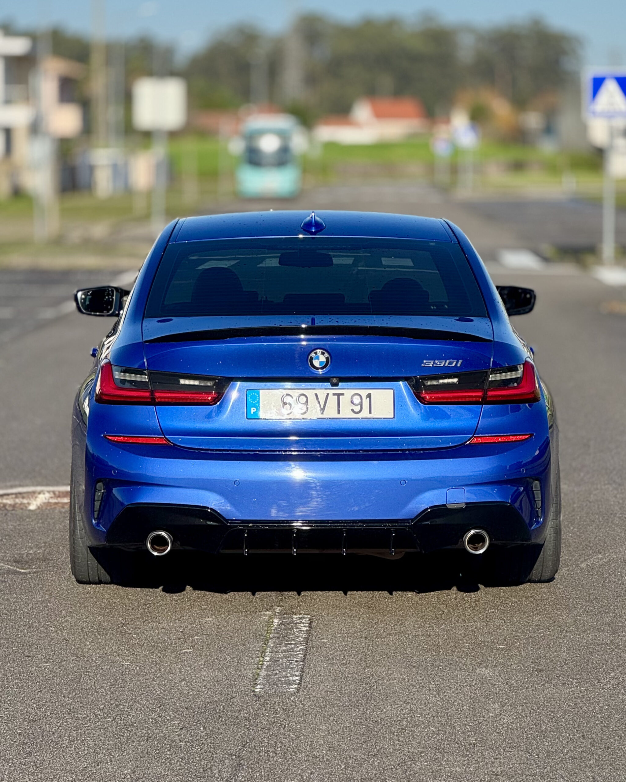 
								BMW 330i Pack M Performance completo									