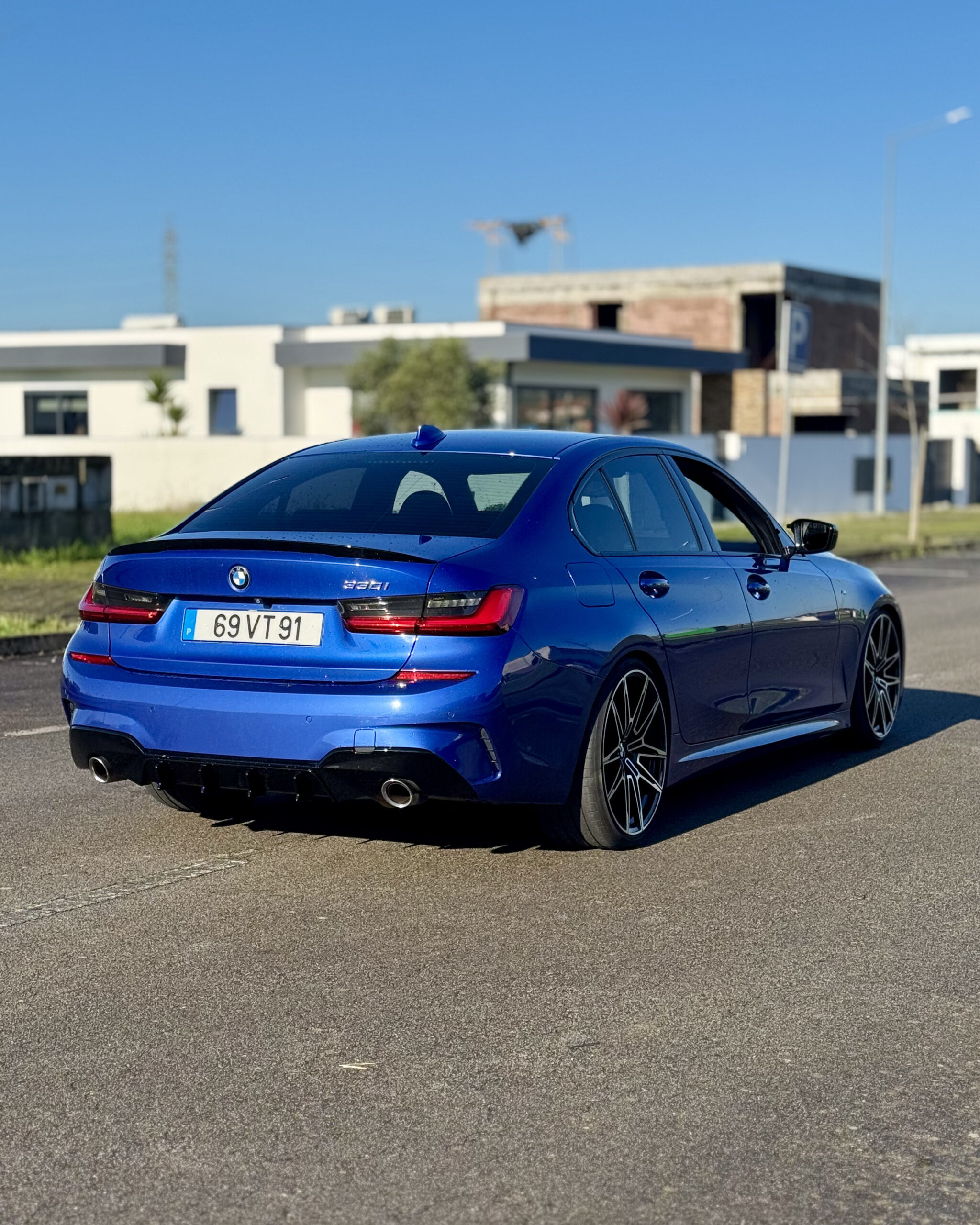 
								BMW 330i Pack M Performance completo									