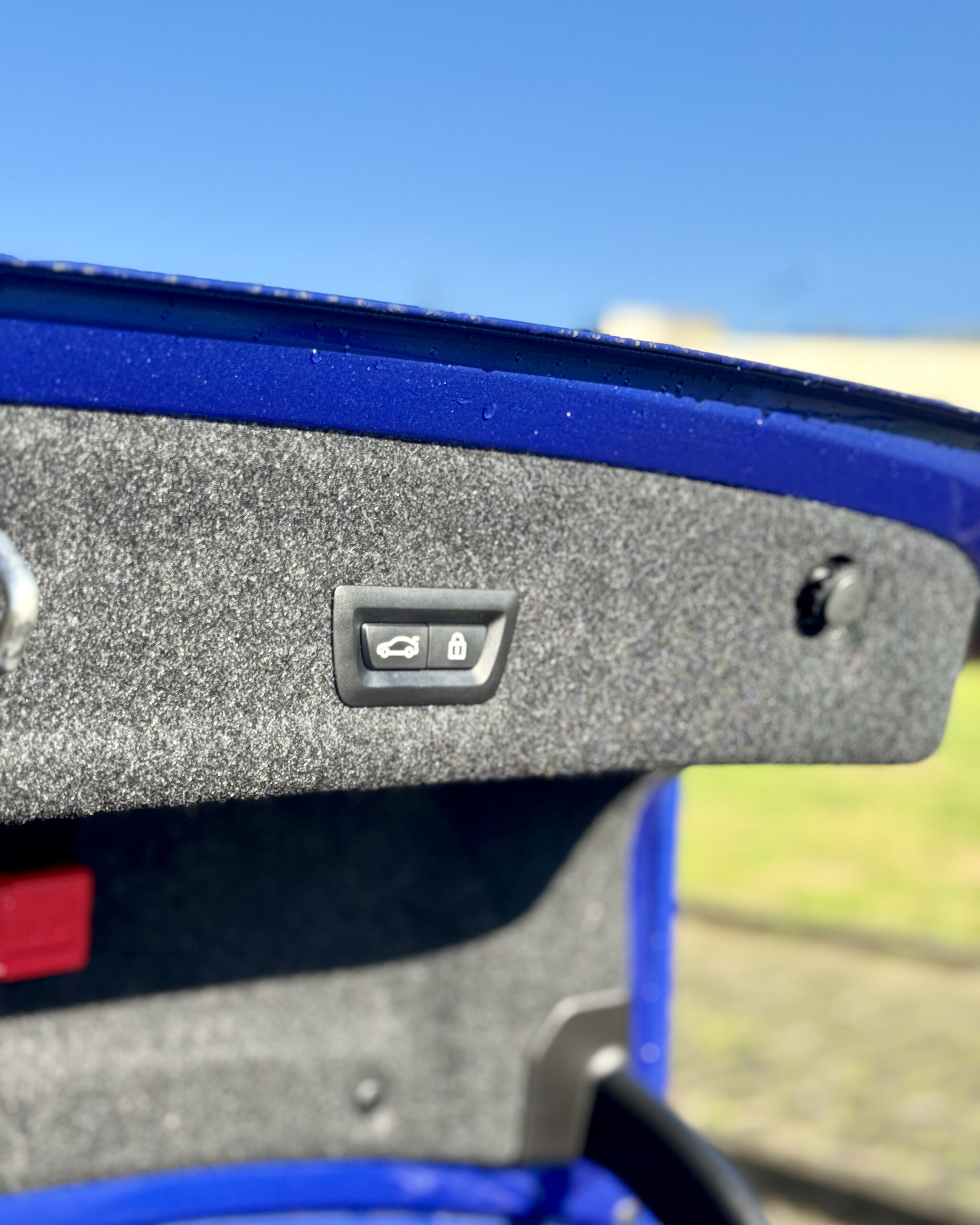 
								BMW 330i Pack M Performance completo									