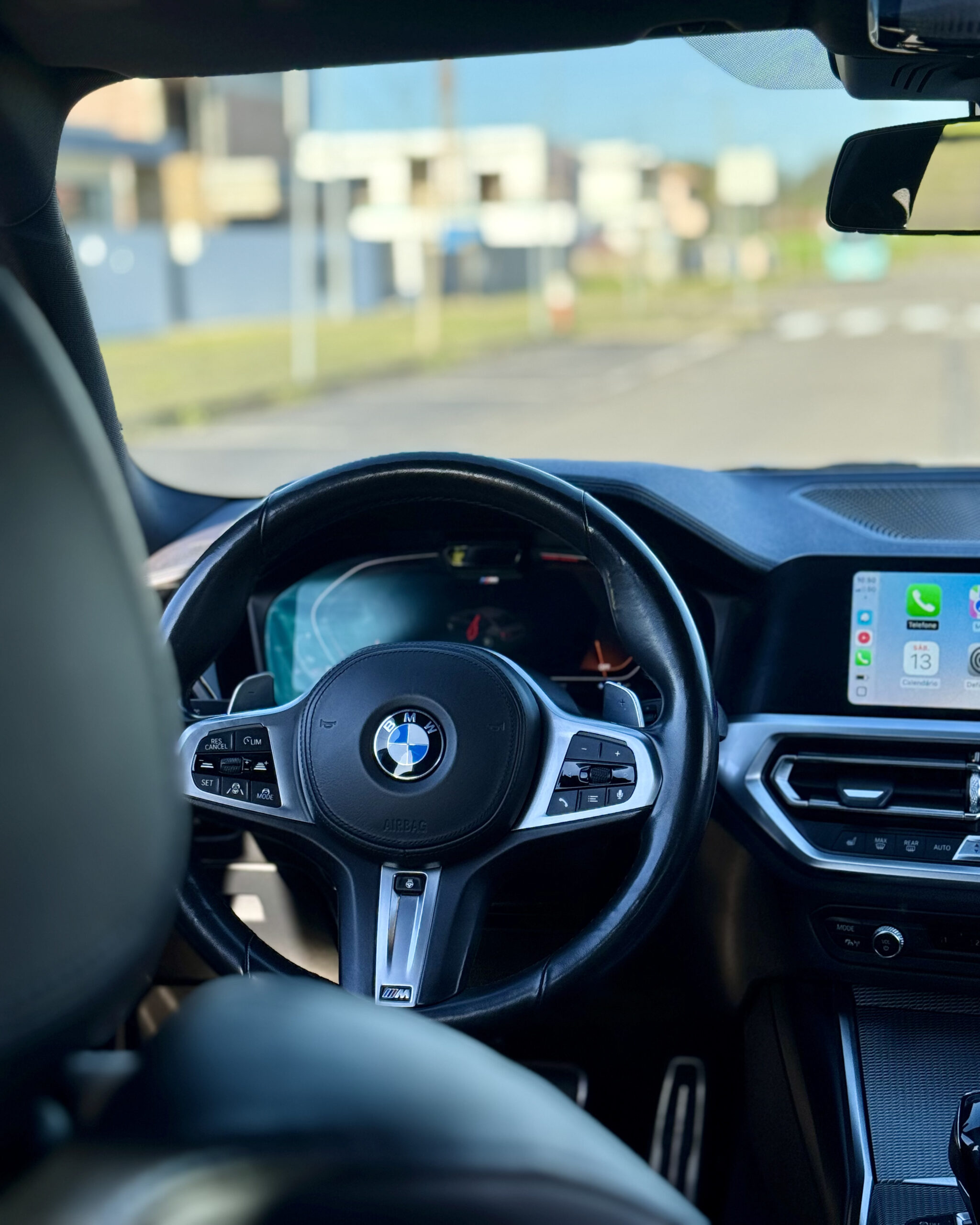 
								BMW 330i Pack M Performance completo									