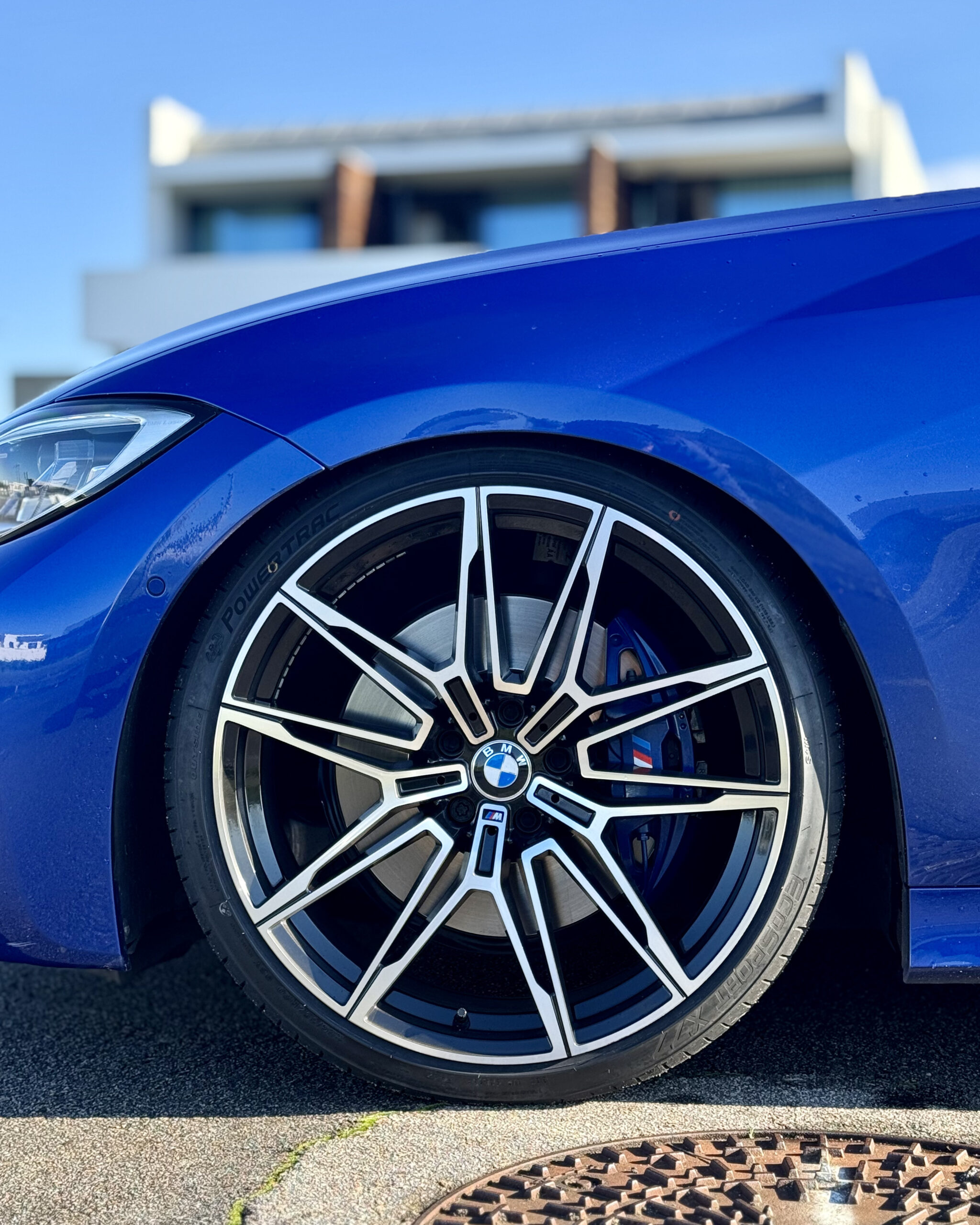 
								BMW 330i Pack M Performance completo									