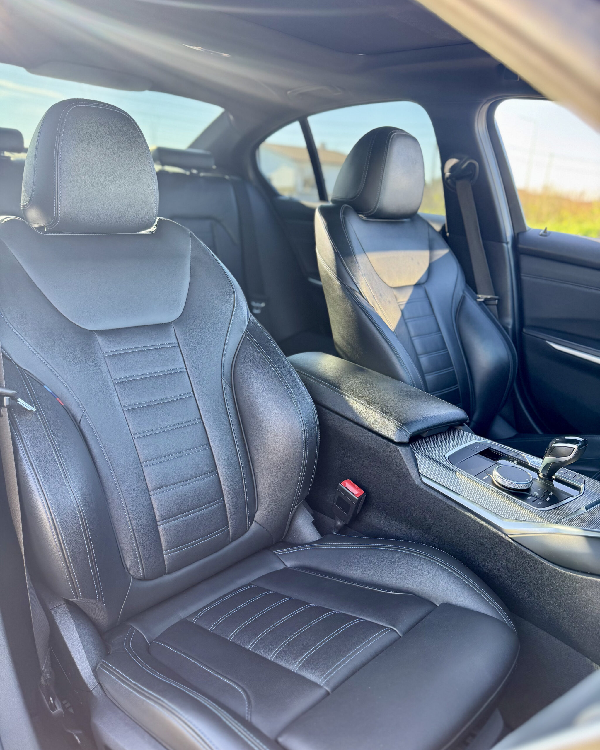 
								BMW 330i Pack M Performance completo									