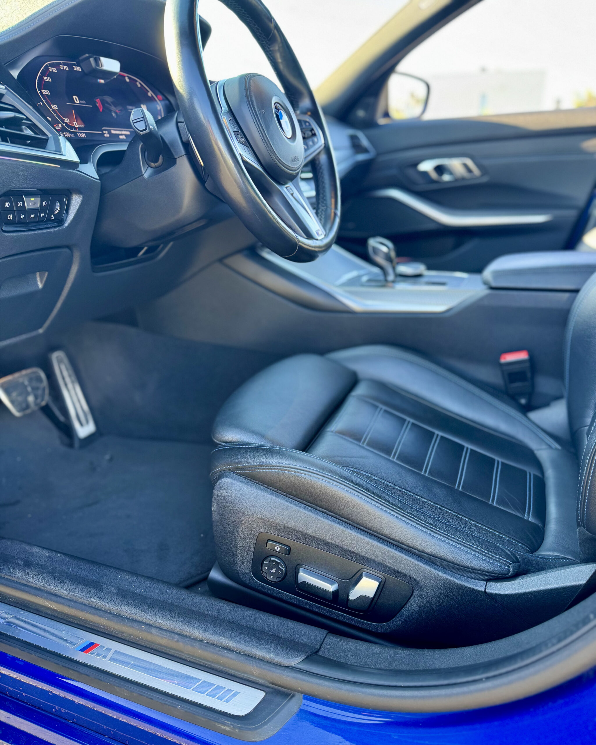 
								BMW 330i Pack M Performance completo									