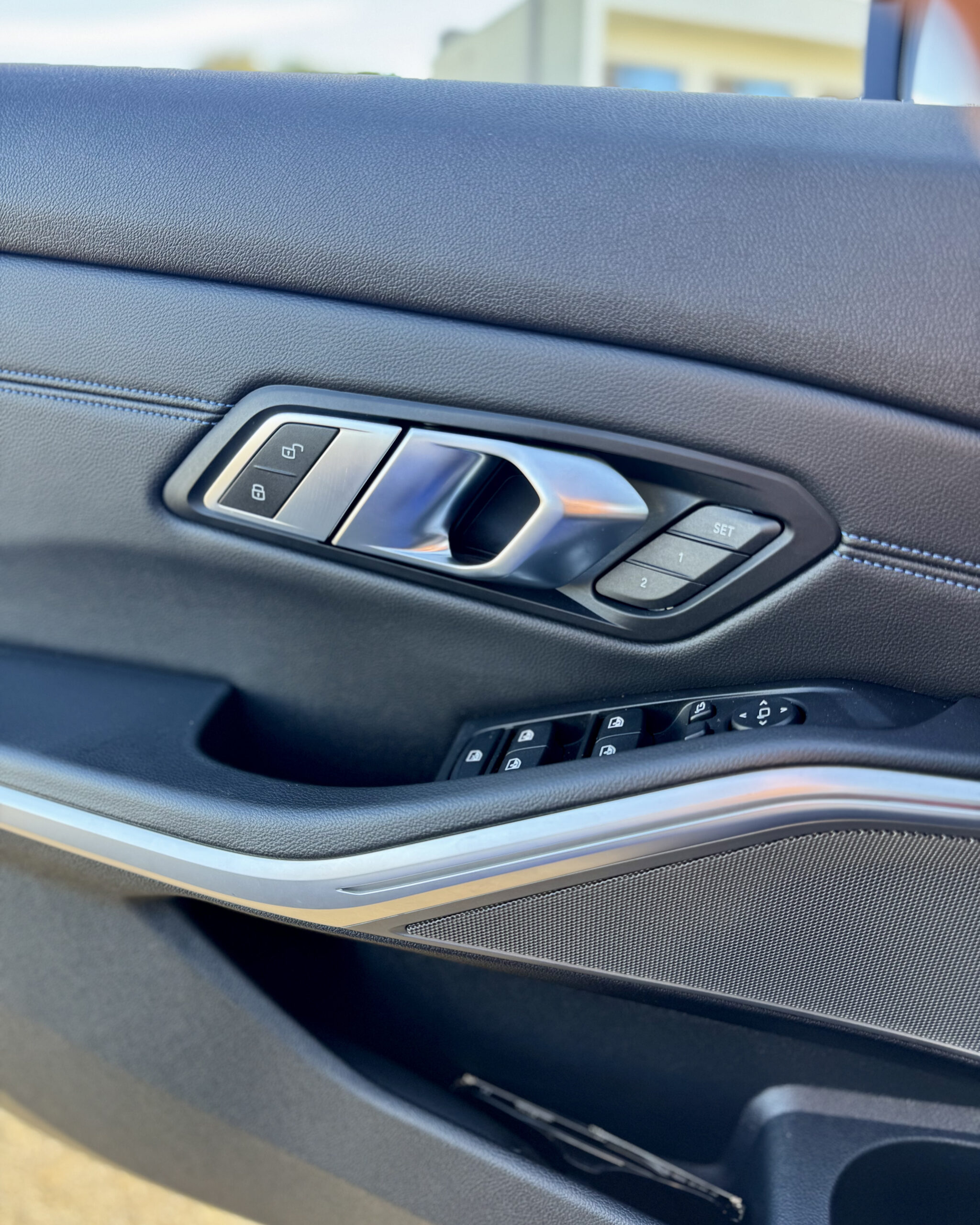 
								BMW 330i Pack M Performance completo									