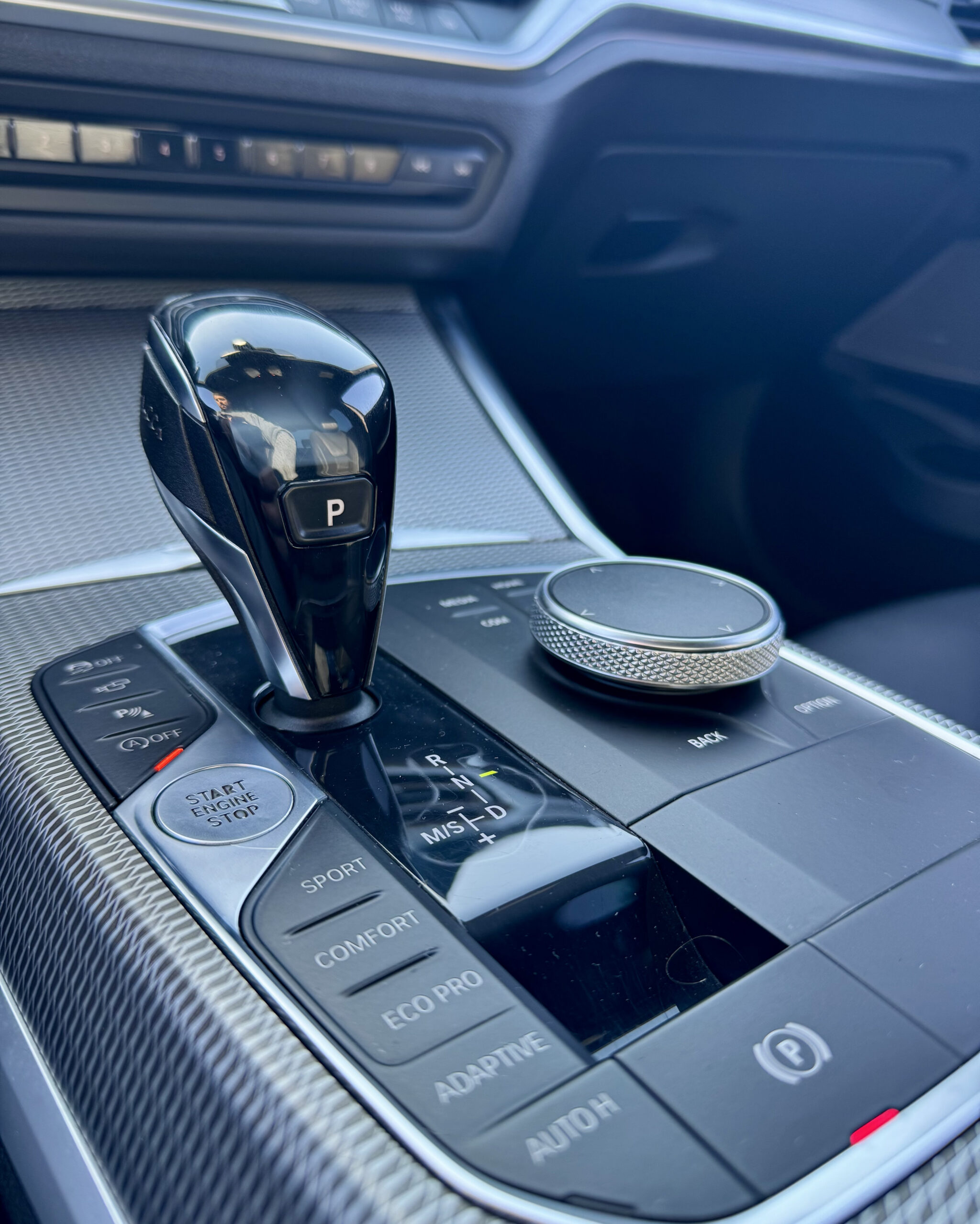 
								BMW 330i Pack M Performance completo									