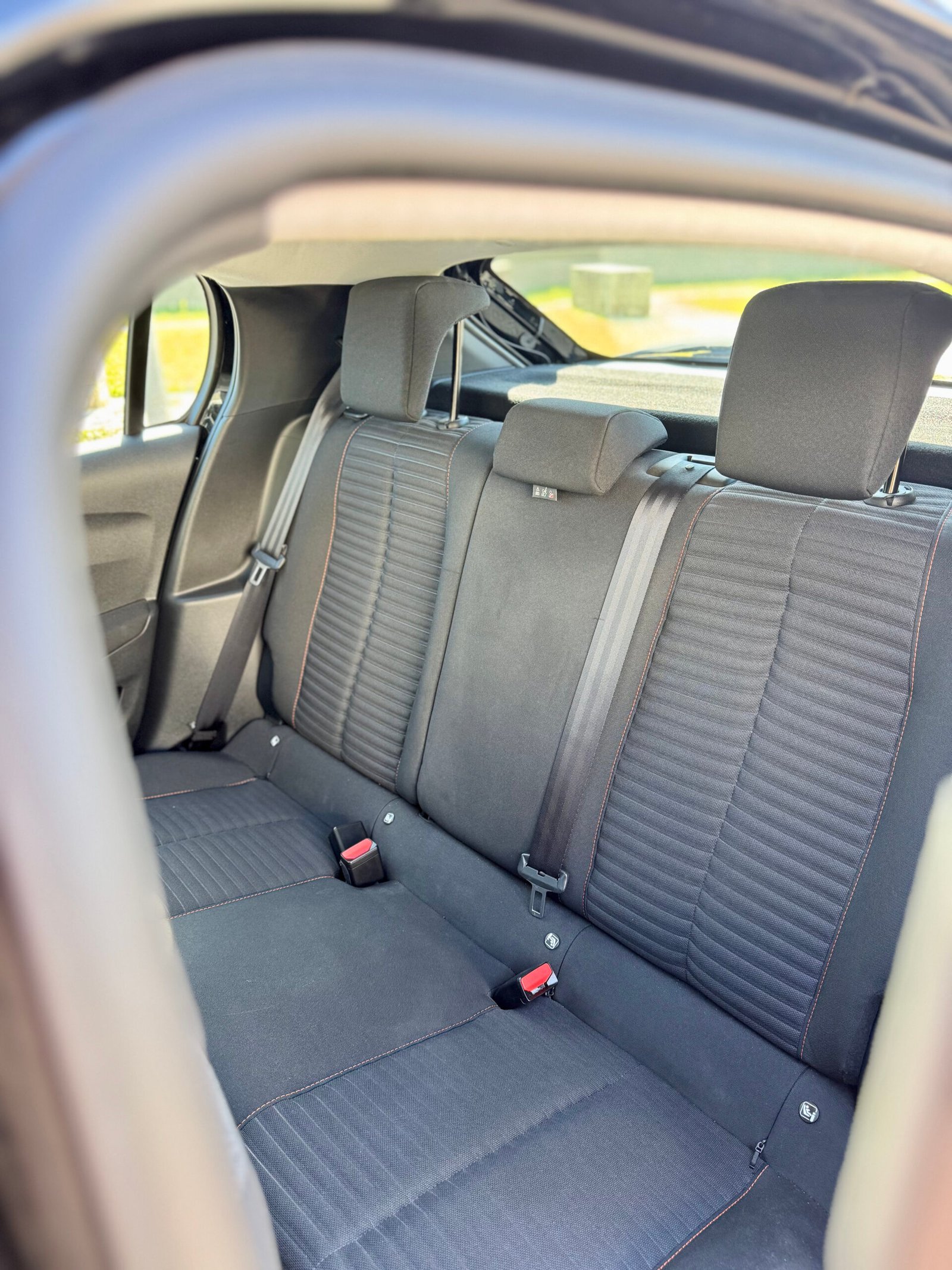 
								Peugeot 208 Active Pack completo									