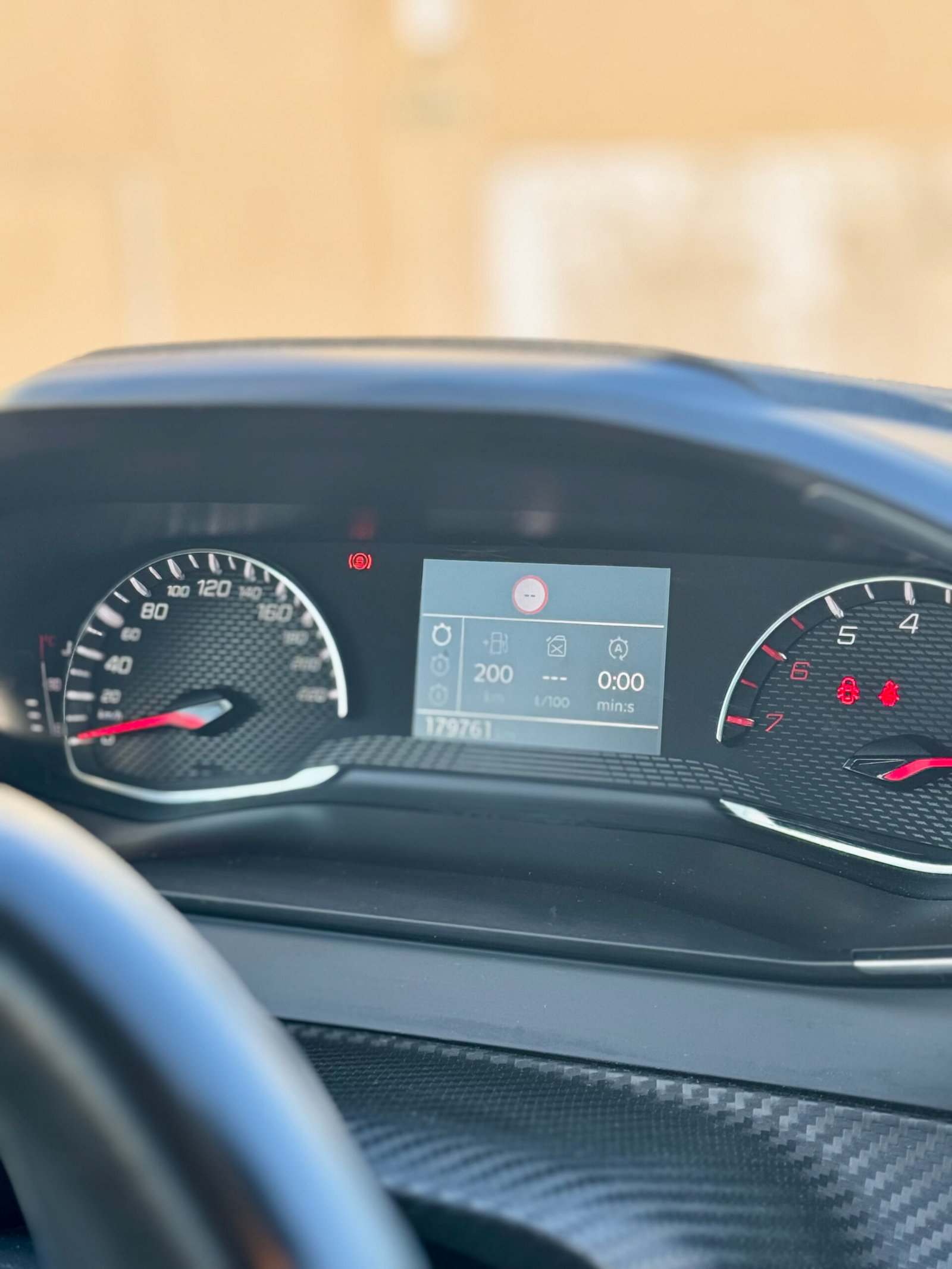 
								Peugeot 208 Active Pack completo									