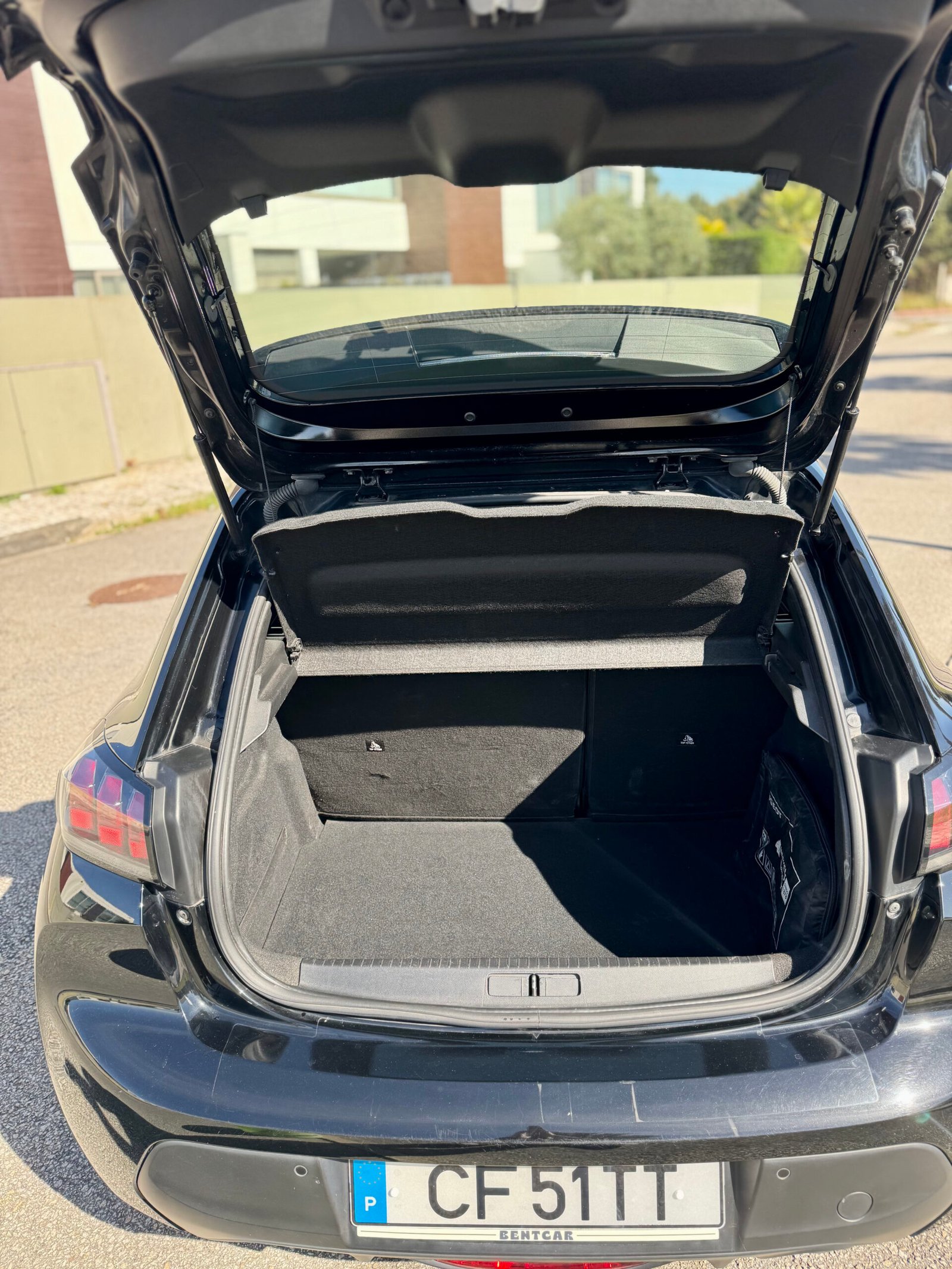 
								Peugeot 208 Active Pack completo									