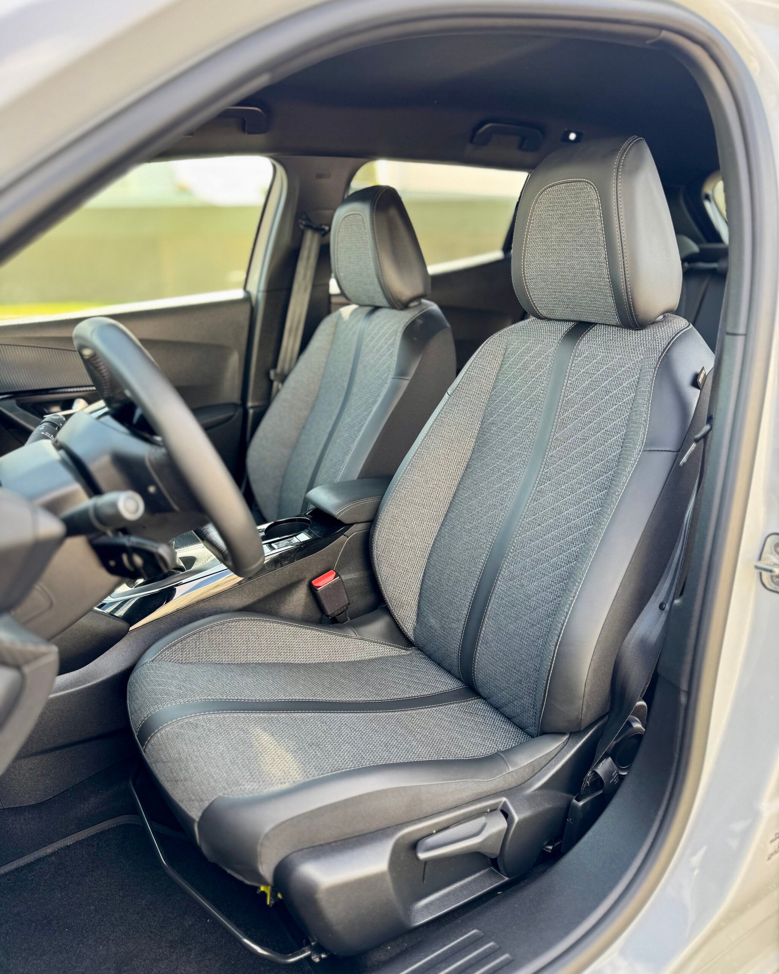 
								Peugeot 2008 Allure completo									