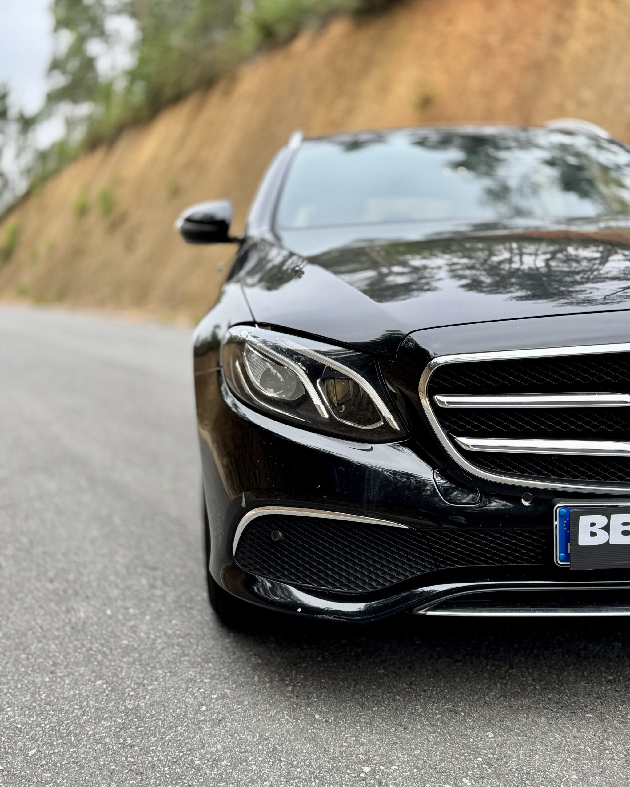
								Mercedes-Benz E220d – Night Edition completo									
