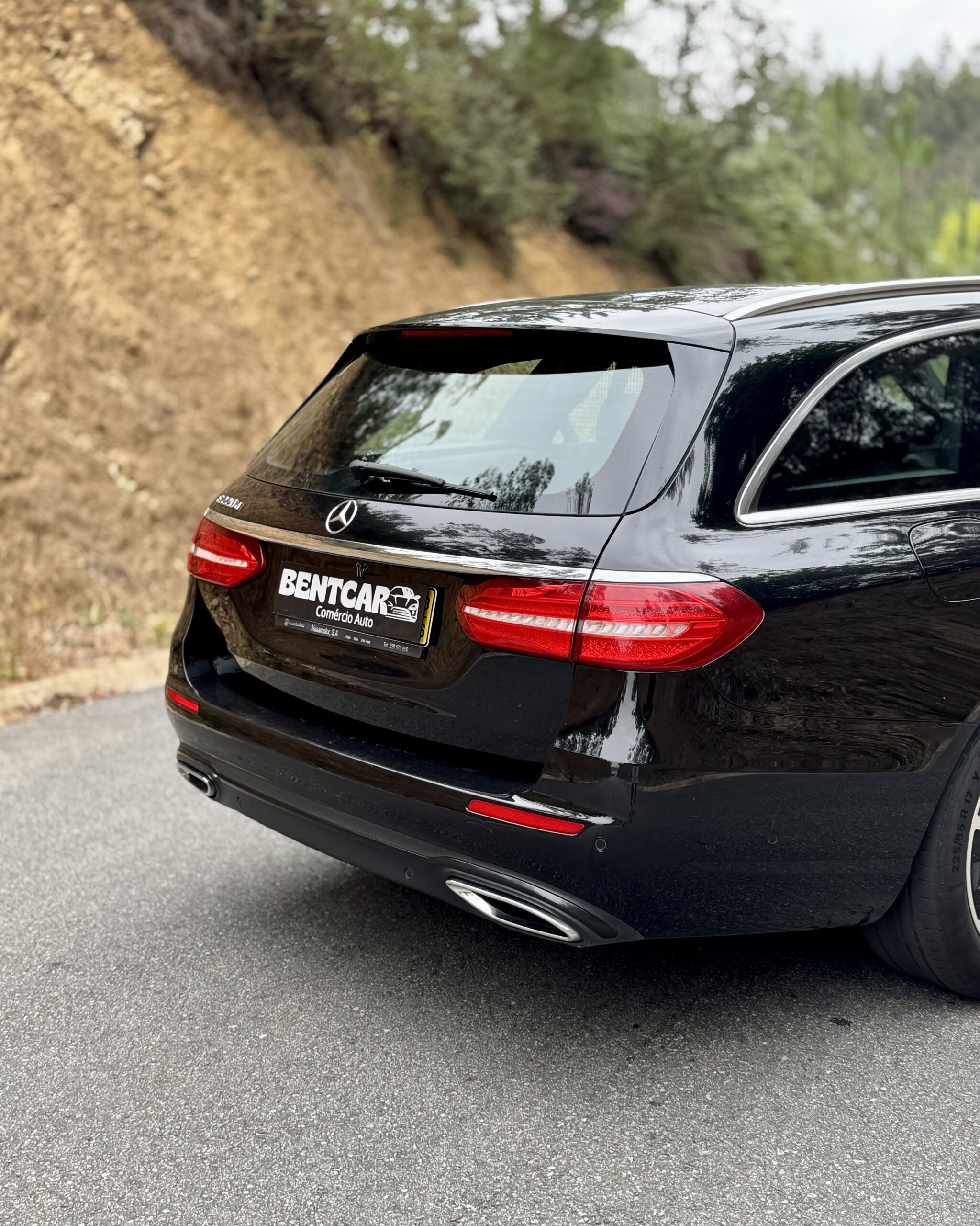 
								Mercedes-Benz E220d – Night Edition completo									