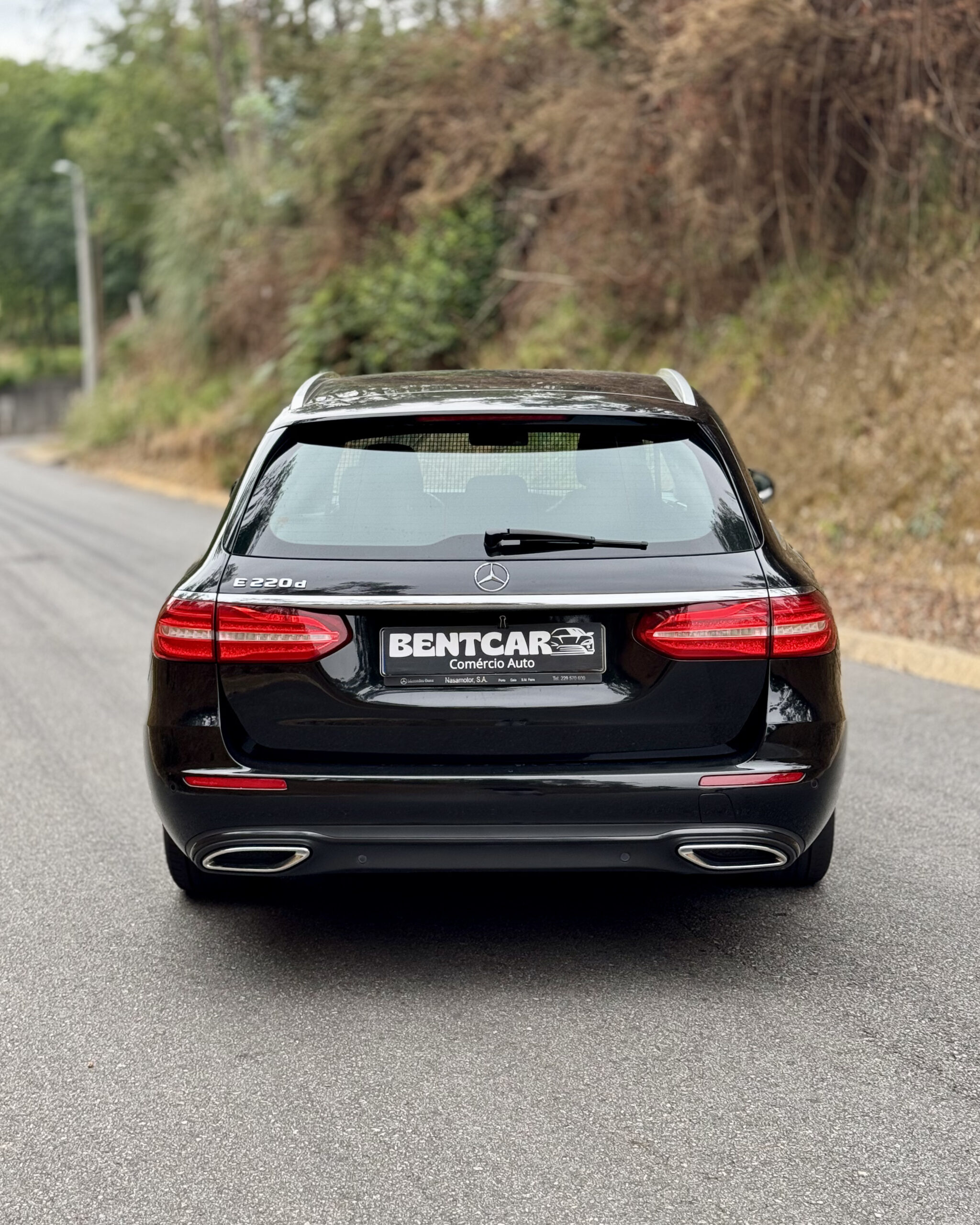 
								Mercedes-Benz E220d – Night Edition completo									