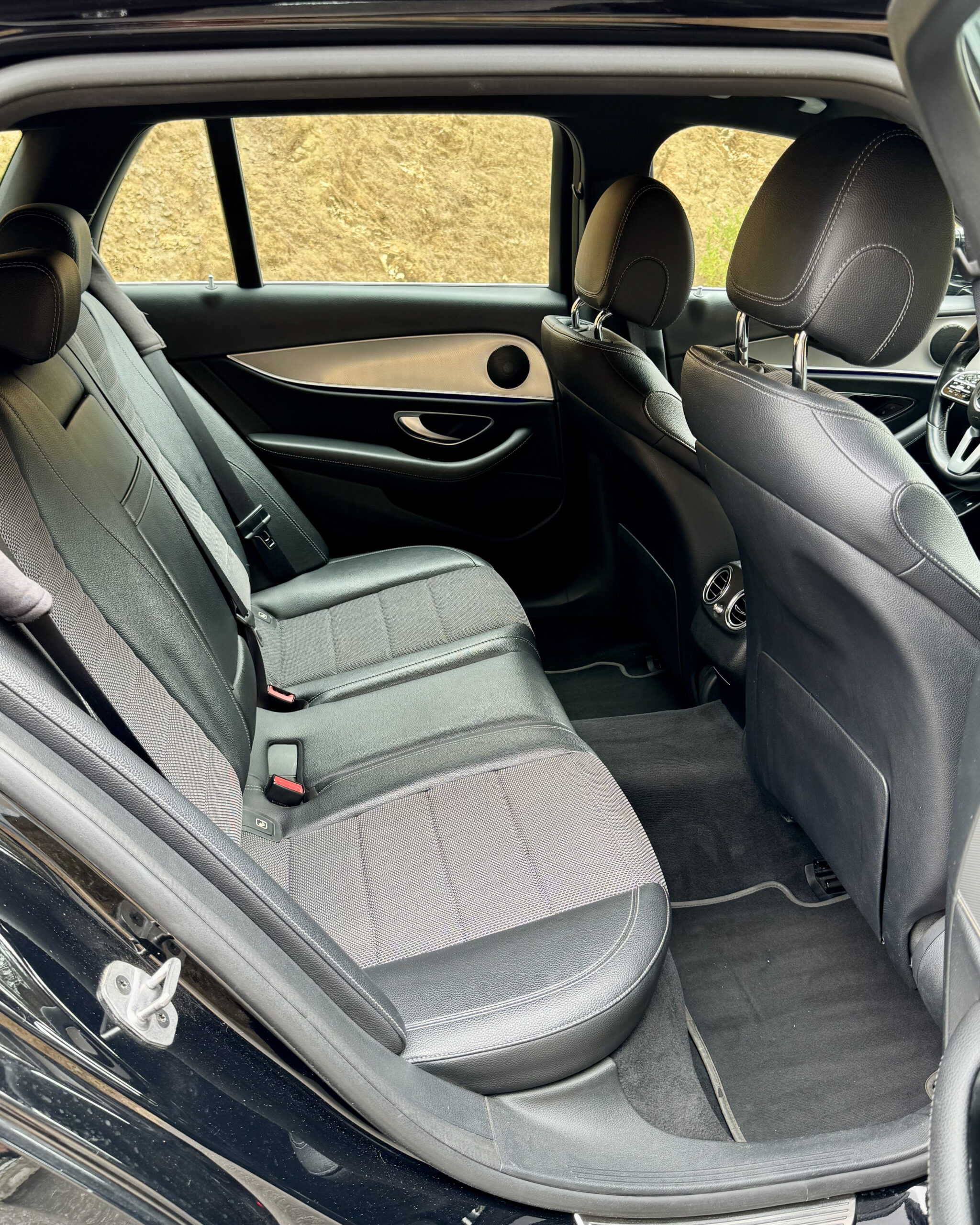 
								Mercedes-Benz E220d – Night Edition completo									