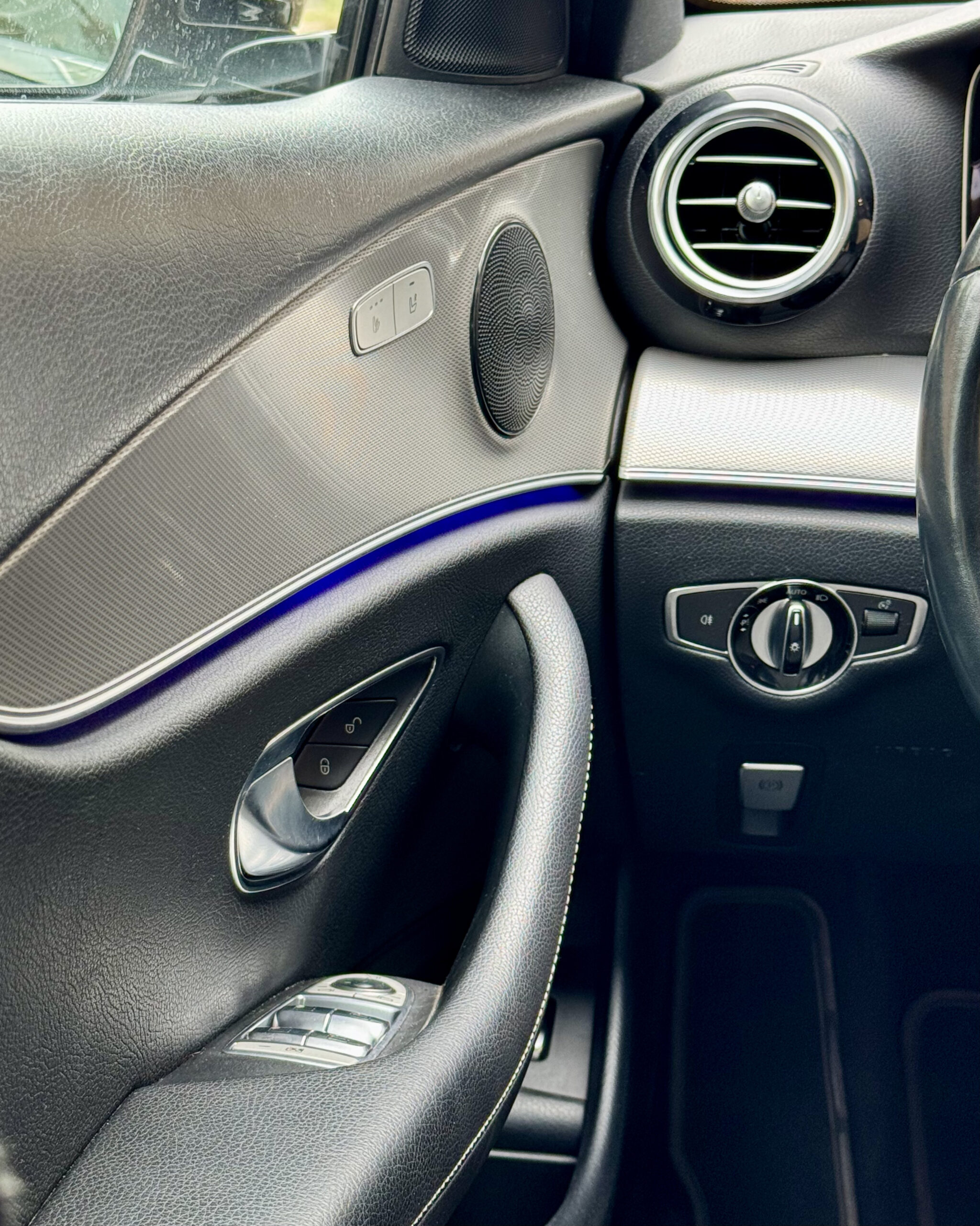 
								Mercedes-Benz E220d – Night Edition completo									