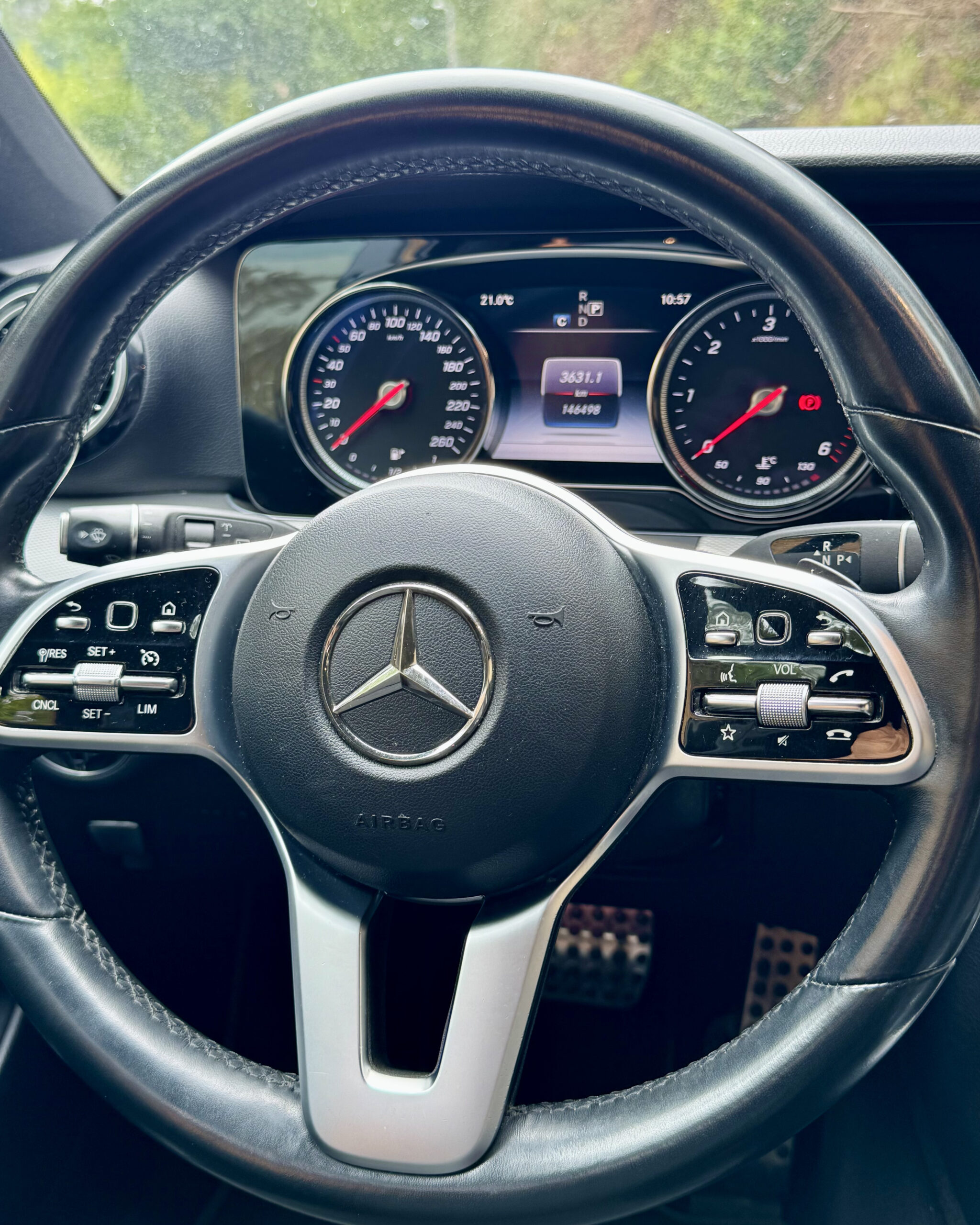 
								Mercedes-Benz E220d – Night Edition completo									