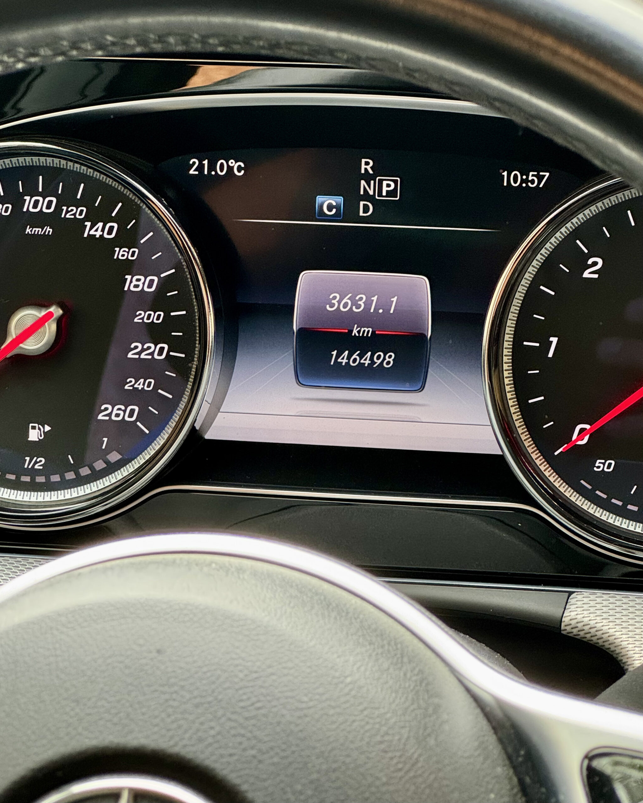 
								Mercedes-Benz E220d – Night Edition completo									